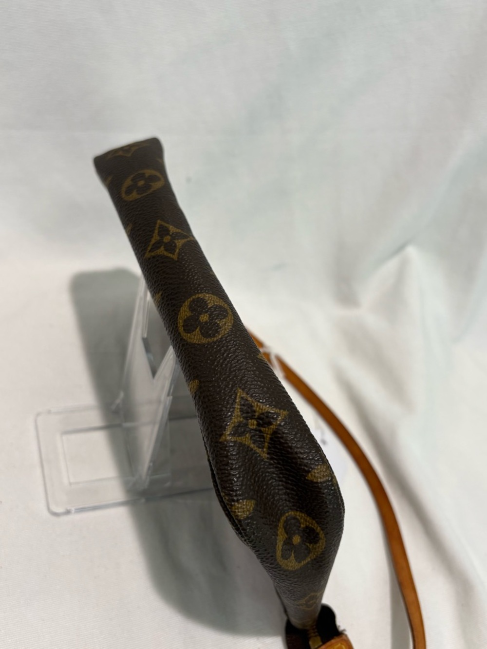 Authentic Louis Vuitton Pochette Accessoires Monogram wristlet w/ Certificate - Picture 10 of 12